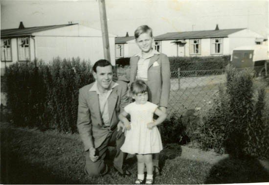 Alan-Maureen-Jones-with-Dad-Frank