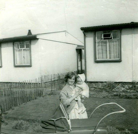 Ann-Woods-holding-Valerie-Grafton-1963