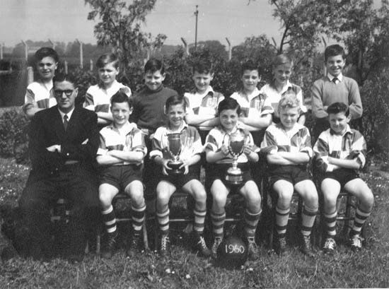 Championship-soccer-team-Joseph-Williams-1960
