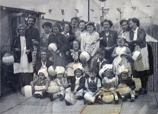 Coronation-Party-Sunnyfield-Rd-1953