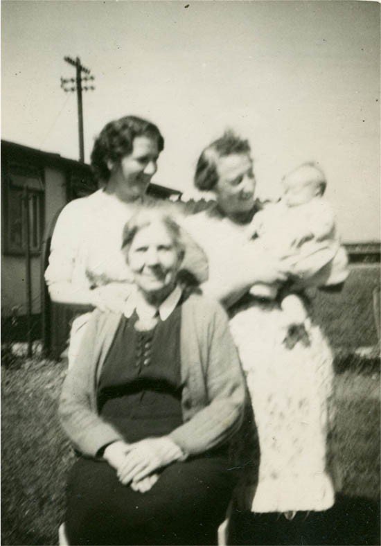 Joan-Luxon-Baby-Anthony-Luxon-held-by-Mrs-Pugh-CharlwoodRd