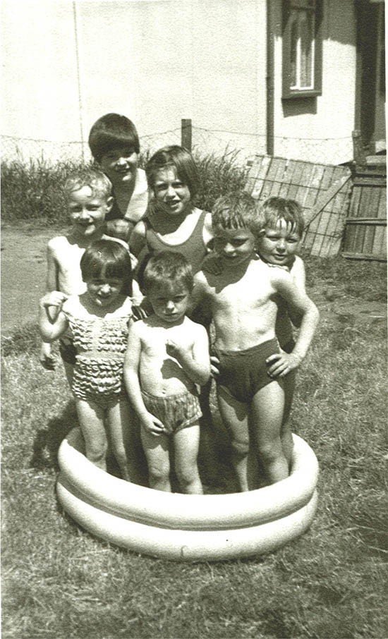 L-R-Kevin-Patterson-Jackie-Linda-Sheila-Woods.-Rest-unknown