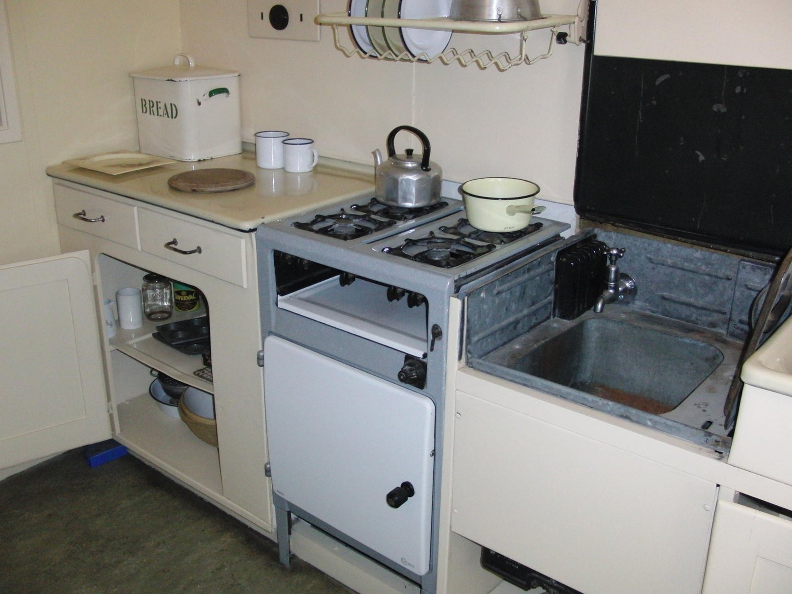 Pre-Fab008-2