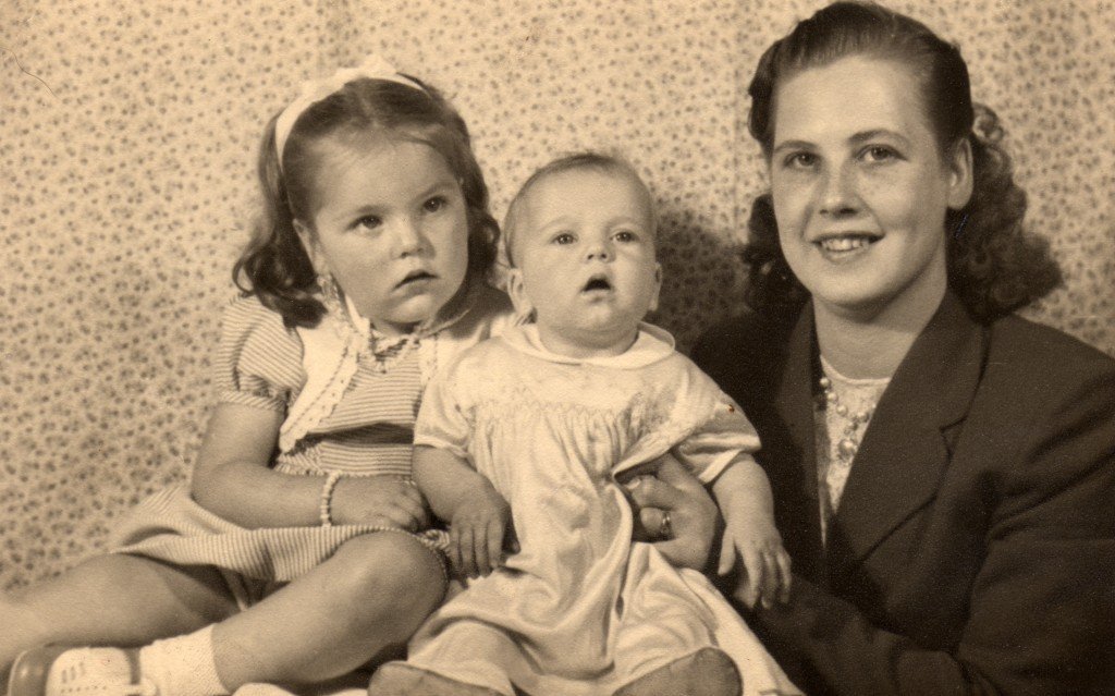 Thompson-Family.-LindaJoyceGladys-1951-1024x639