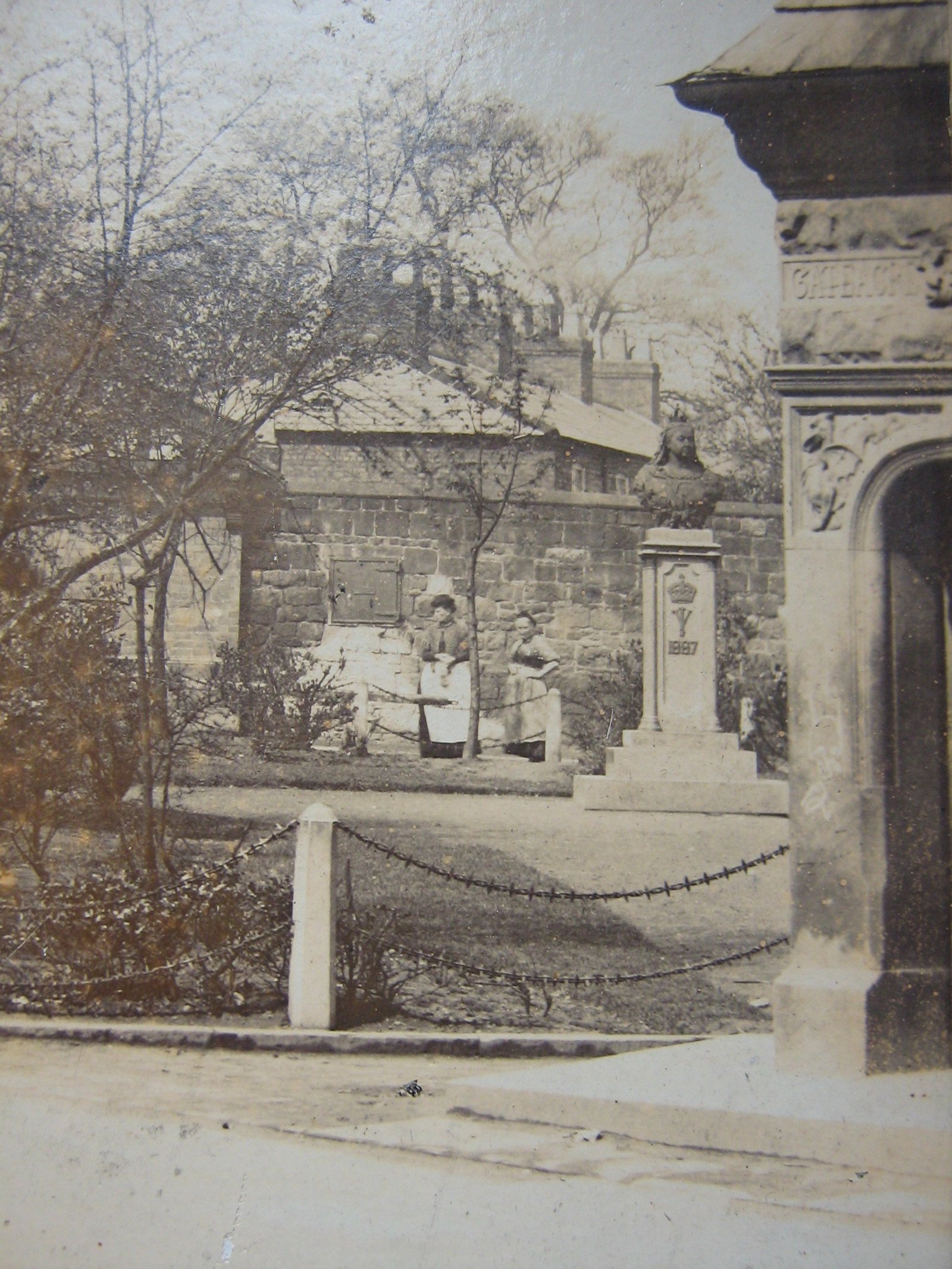 sepia-photo-detail