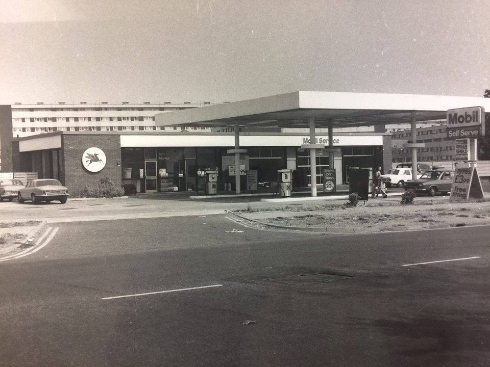 1982-childwall-valley-road-opposite-bridge-inn