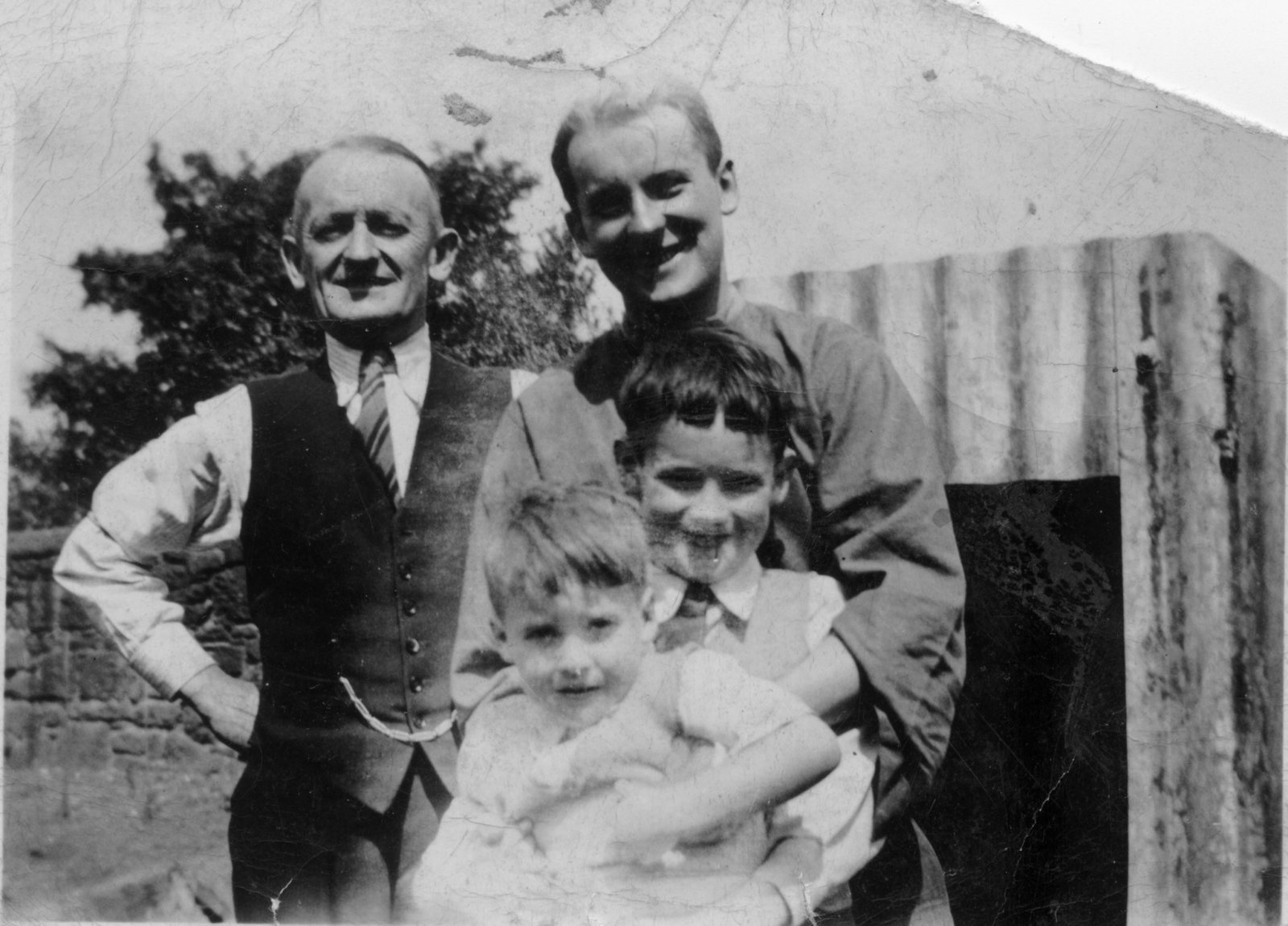 J3_e8404ek_0001_keens1942-E-Keen