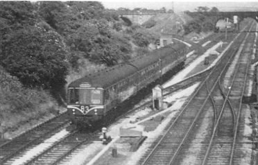 Diesel-train-at-GATEACRE