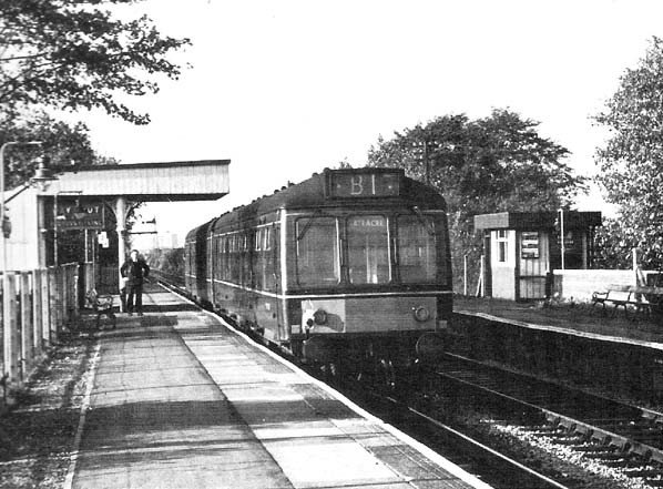 Station1964-looking-north-in-1964-with-a-Liverpool-Central-Service