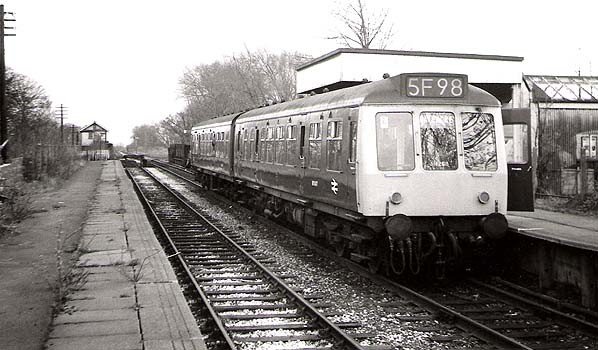 station-1972-Liverpool-Central-service-about-to-depart-from-Gateacre-on-15.4.1972