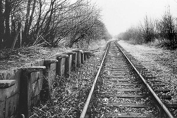 station1975-ooking-north-taken-1975-shows-the-end-ofnorthbound-platform.-By-the-CLC-North-Liverpool-Extension-Line-singled-from-Hunts-Cross-West-Junction-to-Huskisson